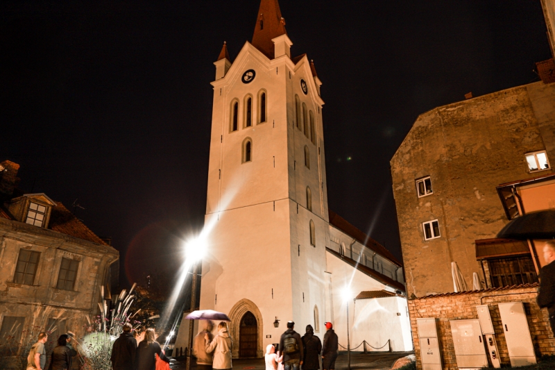 Atjaunotā Cēsu Sv. Jāņa luterāņu baznīca izgaismojas krāsās