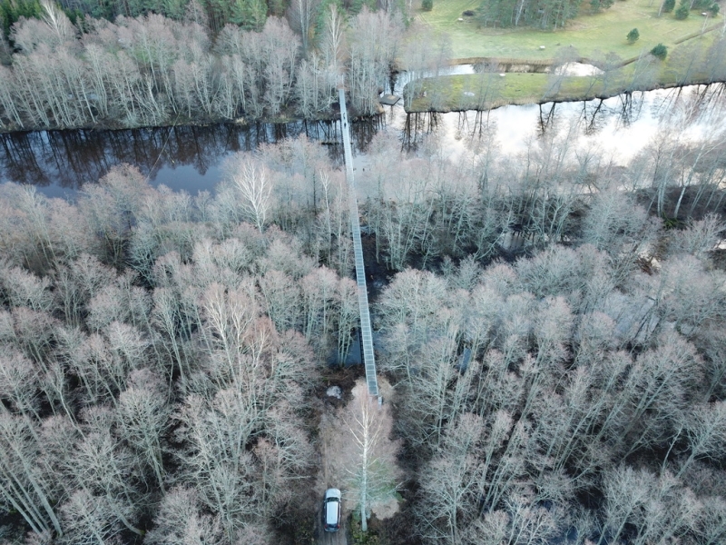 Atjaunots gājēju tilts pār Irbes upi