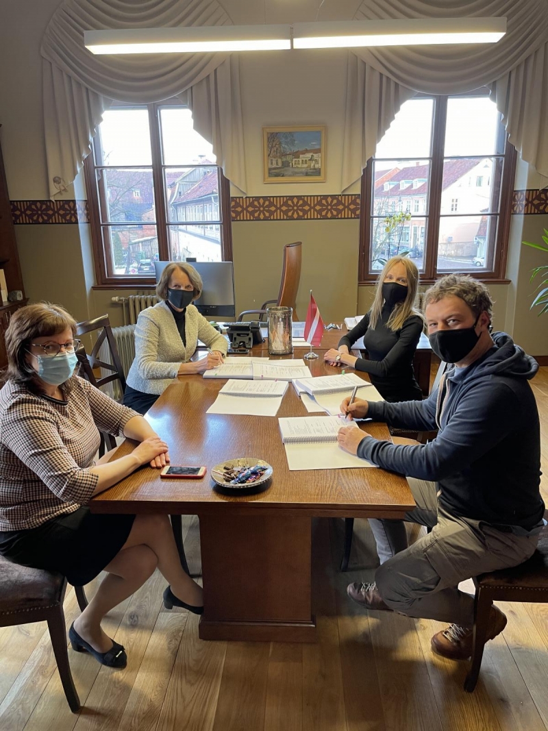 līguma parakstīšana